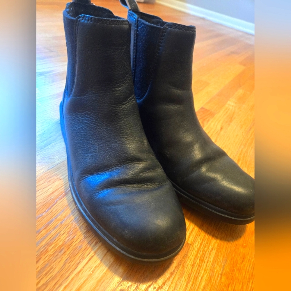 Size 9 waterproof Uggs